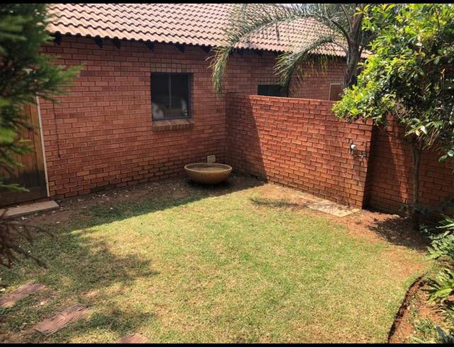 2 BEDROOM PROPERTY TO RENT IN MOOIKLOOF RIDGE ESTATE